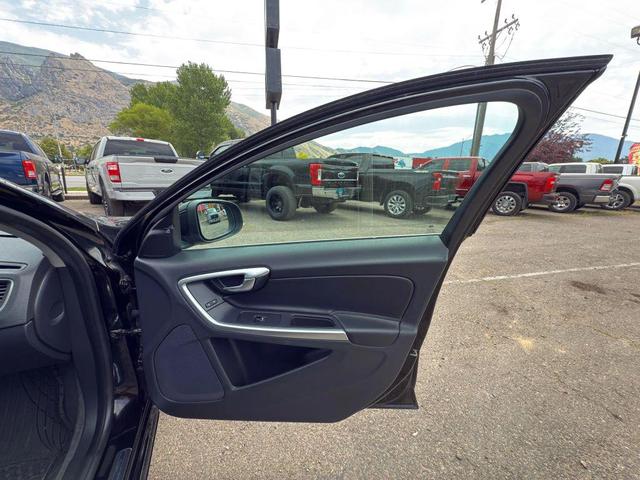 Photo of 2015 Black Volvo V60