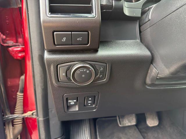 Photo of 2018 Ruby Red Metallic Tinted Clearcoat Ford Expedition Max