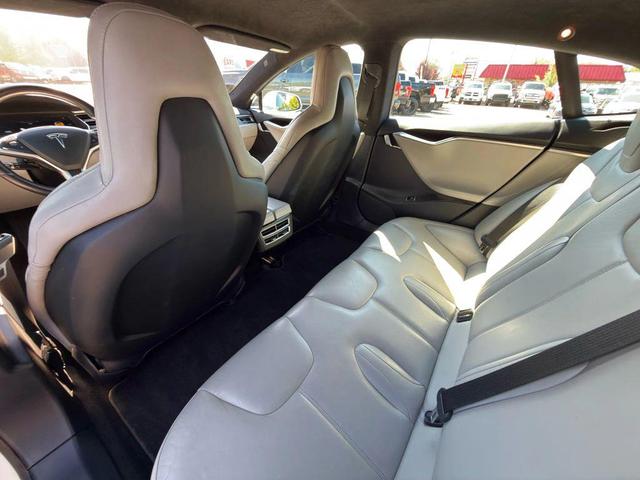 Photo of 2016 White Tesla Model S