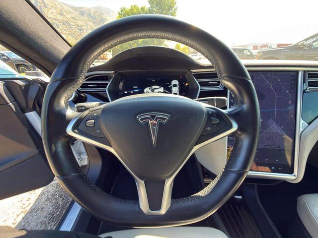 Photo of 2016 White Tesla Model S