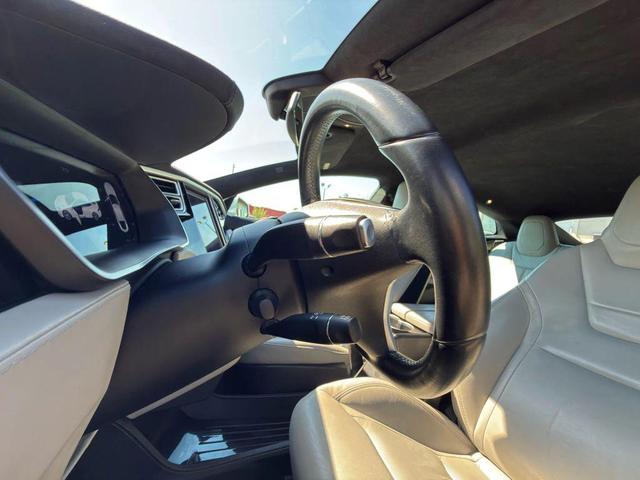 Photo of 2016 White Tesla Model S