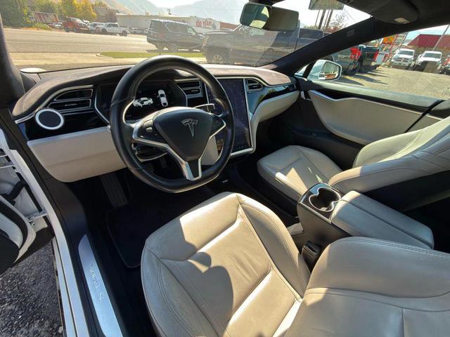 Photo of 2016 White Tesla Model S