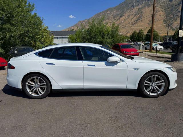 Photo of 2016 White Tesla Model S