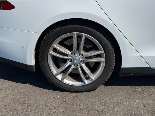 Photo of 2016 White Tesla Model S