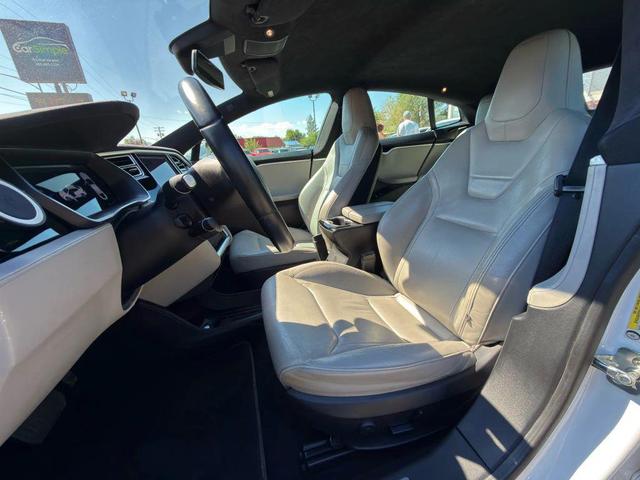 Photo of 2016 White Tesla Model S