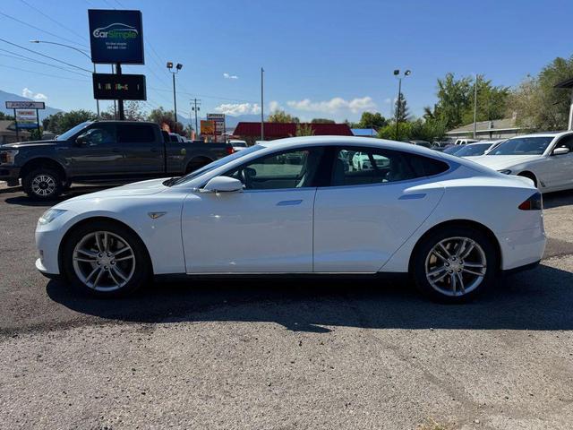 Photo of 2016 White Tesla Model S
