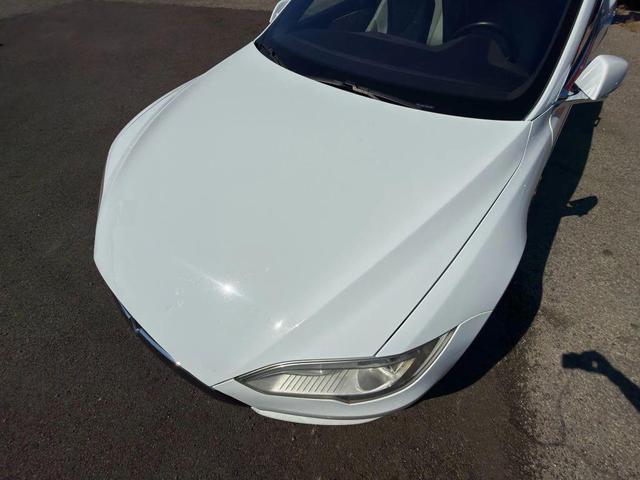 Photo of 2016 White Tesla Model S