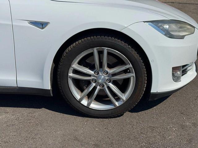 Photo of 2016 White Tesla Model S