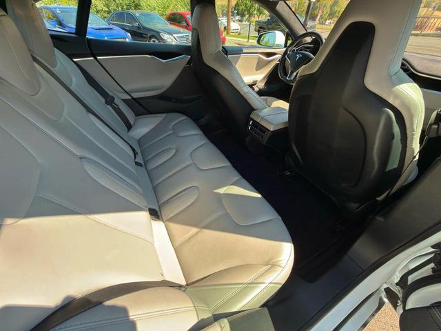 Photo of 2016 White Tesla Model S
