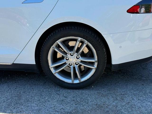 Photo of 2016 White Tesla Model S