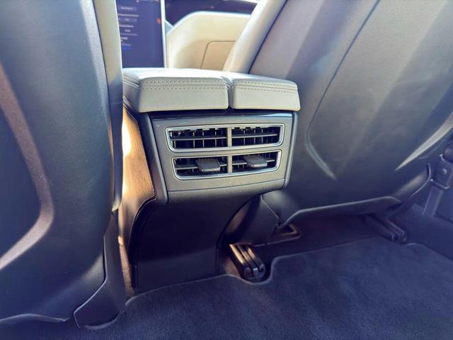 Photo of 2016 White Tesla Model S