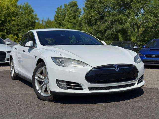 Photo of 2016 White Tesla Model S