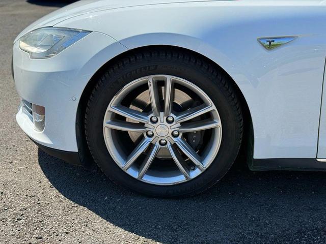 Photo of 2016 White Tesla Model S