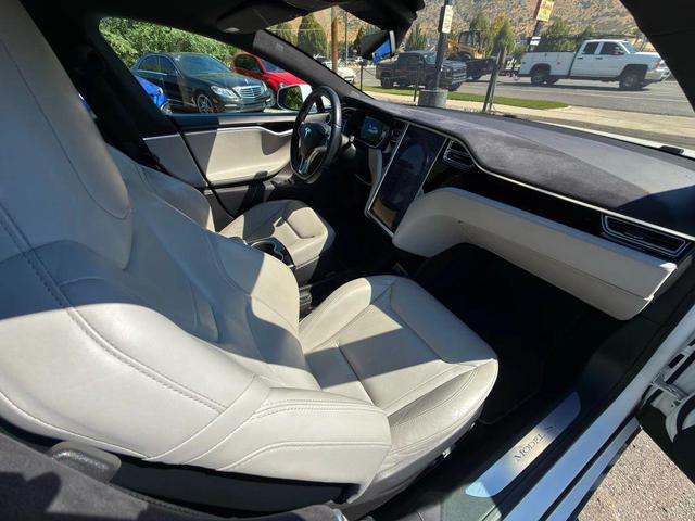 Photo of 2016 White Tesla Model S