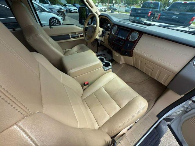 Photo of 2008 Oxford White Clearcoat Ford F-350