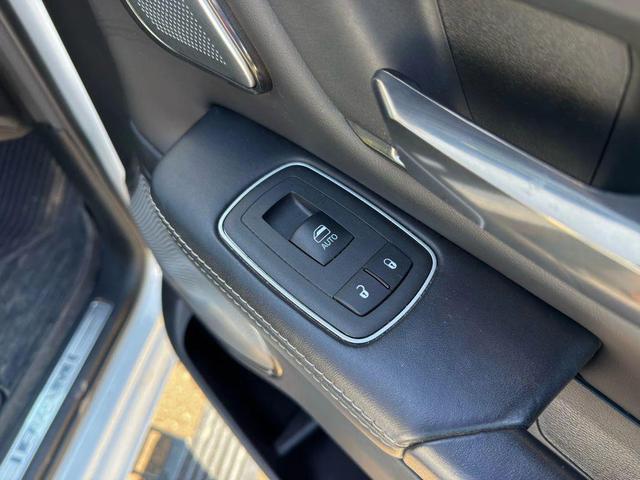 Photo of 2021 Bright White Clearcoat RAM 1500