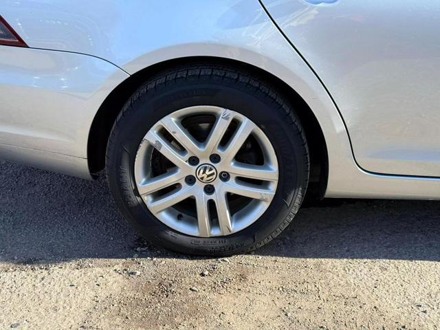 Photo of 2013 Reflex Silver Metallic Volkswagen Jetta SportWagen