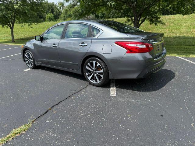 Photo of 2016 Gun Metallic Nissan Altima