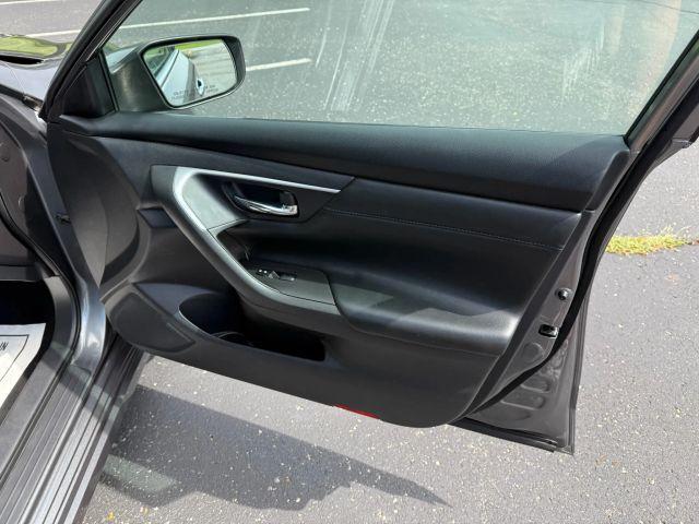 Photo of 2016 Gun Metallic Nissan Altima