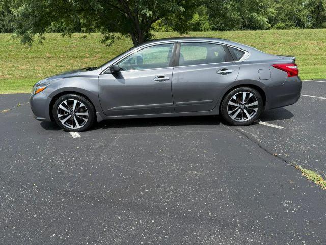 Photo of 2016 Gun Metallic Nissan Altima