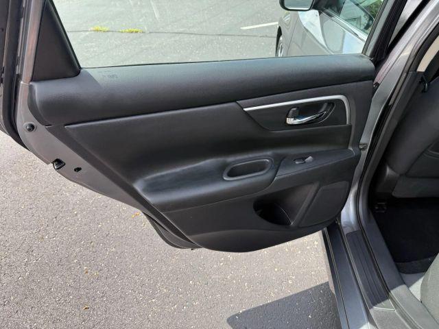 Photo of 2016 Gun Metallic Nissan Altima