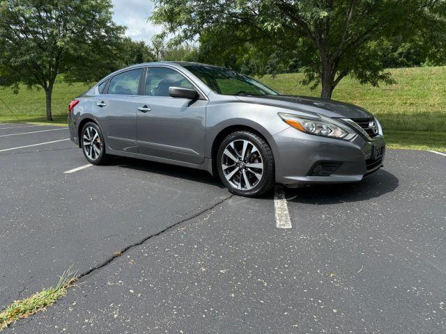 Photo of 2016 Gun Metallic Nissan Altima