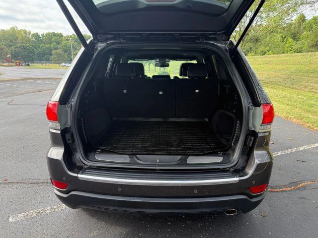 Photo of 2016 Gray Jeep Grand Cherokee