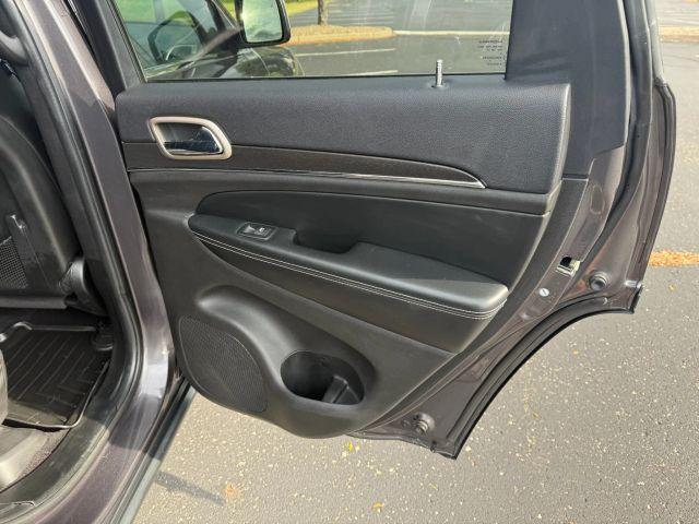Photo of 2016 Gray Jeep Grand Cherokee