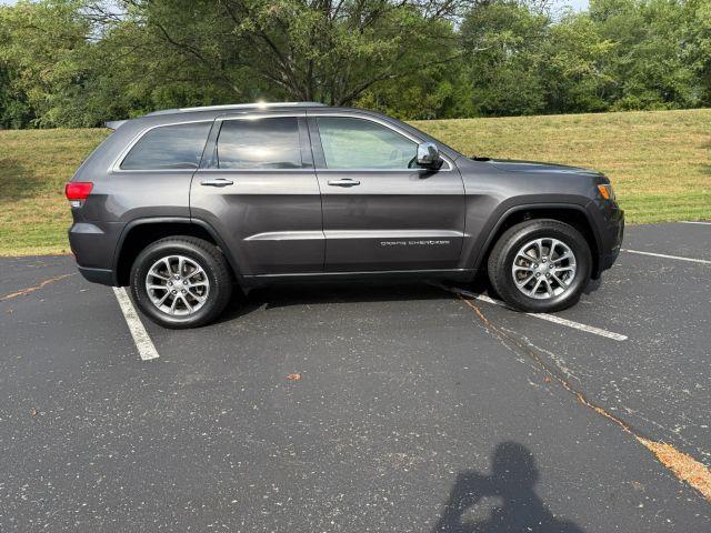 Photo of 2016 Gray Jeep Grand Cherokee