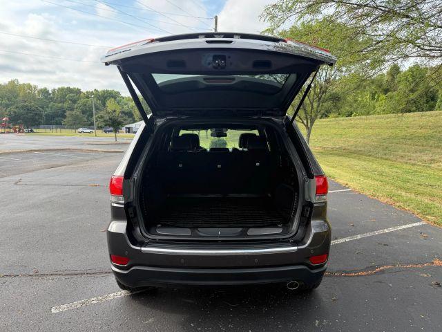 Photo of 2016 Gray Jeep Grand Cherokee