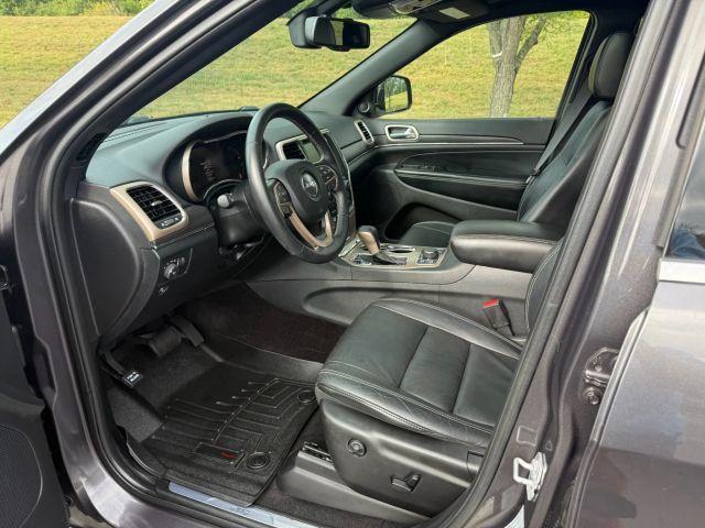 Photo of 2016 Gray Jeep Grand Cherokee