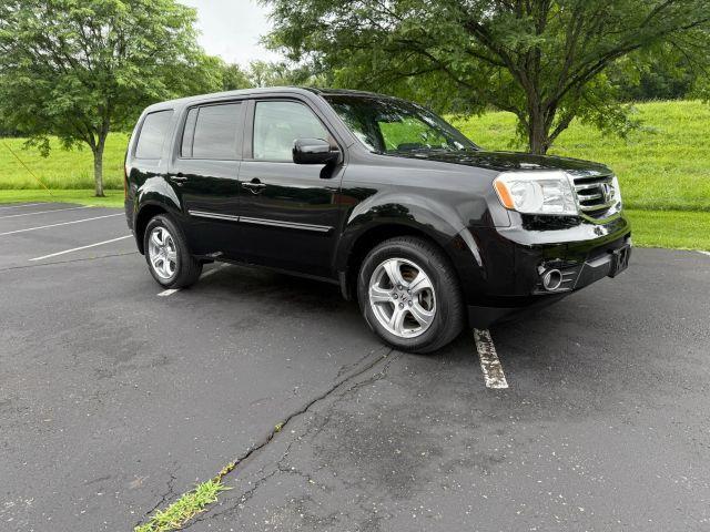 Photo of 2012 Black Honda Pilot