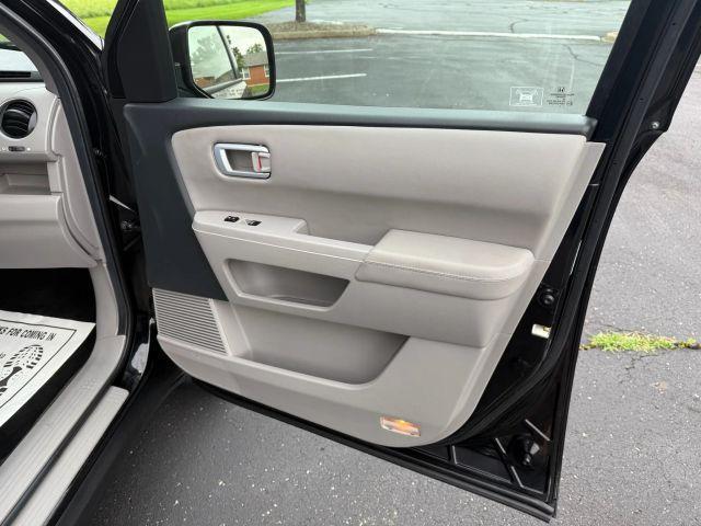 Photo of 2012 Black Honda Pilot