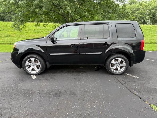 Photo of 2012 Black Honda Pilot