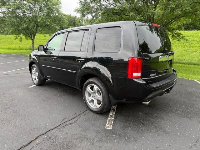 Photo of 2012 Black Honda Pilot