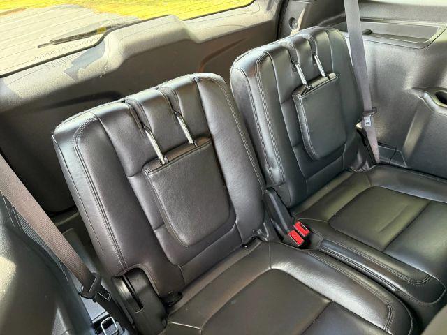 Photo of 2015 White Ford Explorer