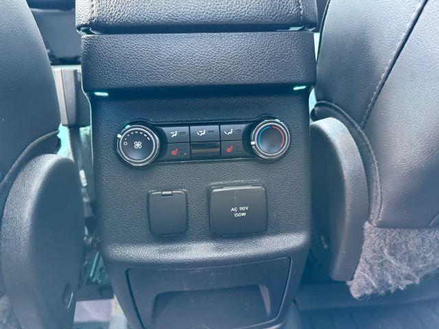 Photo of 2015 White Ford Explorer