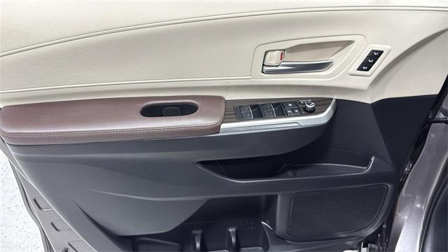 Photo of 2024 Predawn Gray Mica Toyota Sienna