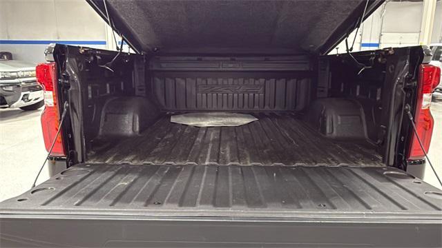 Photo of 2022 Black Chevrolet Silverado 1500