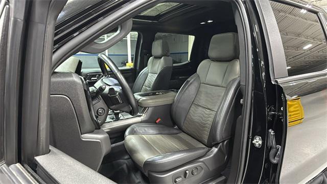 Photo of 2022 Black Chevrolet Silverado 1500