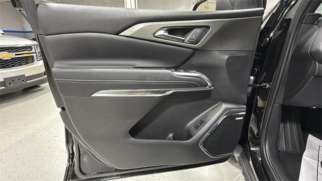 Photo of 2024 Mosaic Black Metallic Chevrolet Traverse