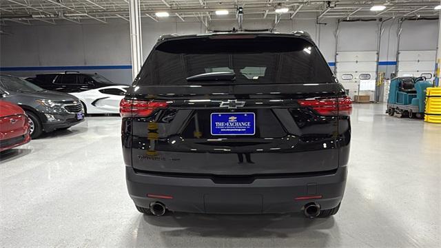 Photo of 2022 Mosaic Black Metallic Chevrolet Traverse