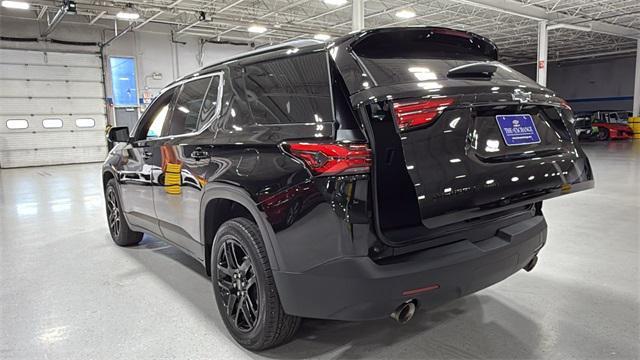 Photo of 2022 Mosaic Black Metallic Chevrolet Traverse