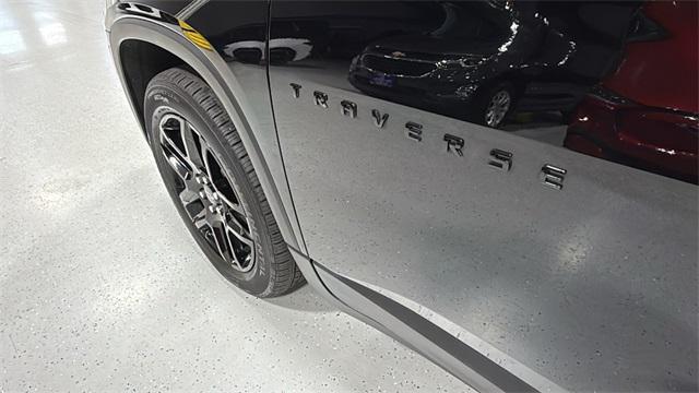 Photo of 2022 Mosaic Black Metallic Chevrolet Traverse