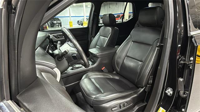 Photo of 2022 Mosaic Black Metallic Chevrolet Traverse