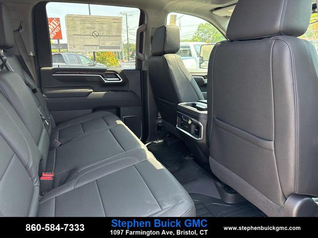 Photo of 2025 Summit White GMC Sierra 2500