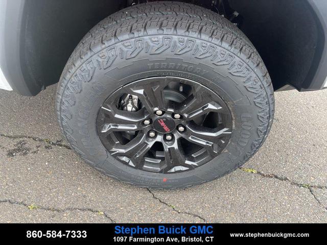 Photo of 2025 Summit White GMC Canyon