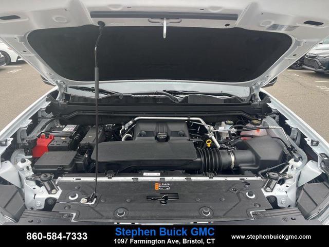 Photo of 2025 Summit White GMC Canyon