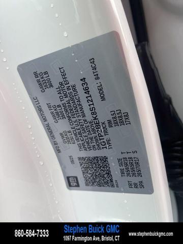 Photo of 2025 Summit White GMC Canyon