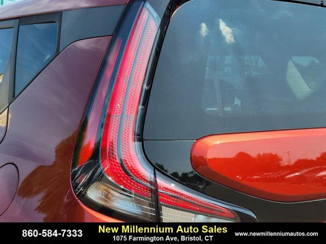 Photo of 2023 Mars Orange Kia Soul